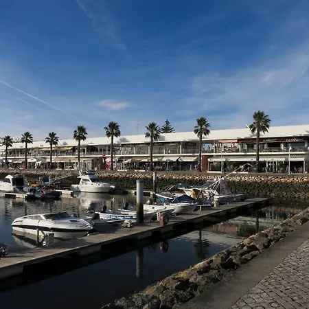 Henri's - Patio Do Convento 아파트