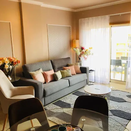 Henri's - Patio Do Convento شقة