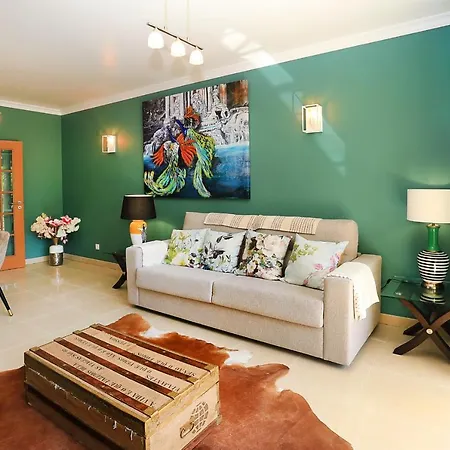 Henri's - Patio Do Convento Apartment