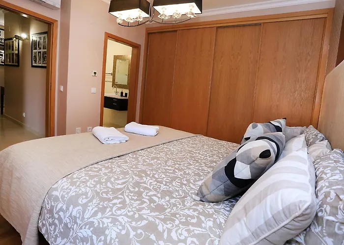 Henri's - Patio Do Convento * Lagos