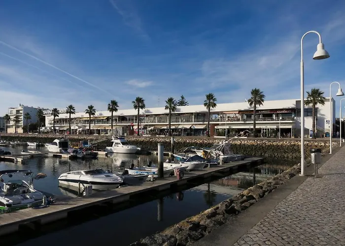 Henri's - Patio Do Convento Apartment